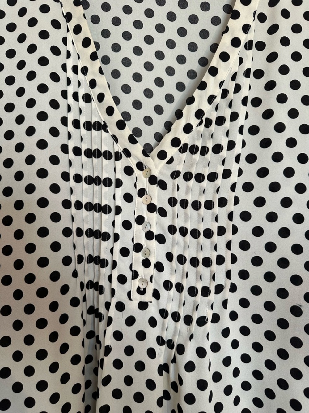 Rose & Olive Plus size 2x Polka Dot V-Neck Blouse Ivory Black - Picture 2 of 5